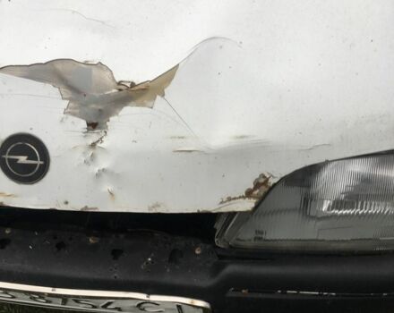 Белый Опель Омега, объемом двигателя 2 л и пробегом 3 тыс. км за 650 $, фото 4 на Automoto.ua