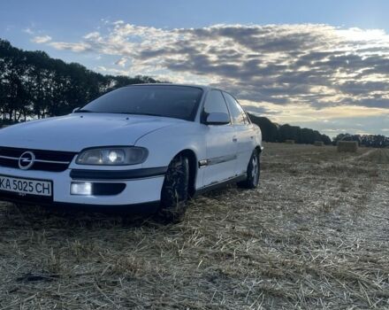 Белый Опель Омега, объемом двигателя 2 л и пробегом 389 тыс. км за 2200 $, фото 3 на Automoto.ua