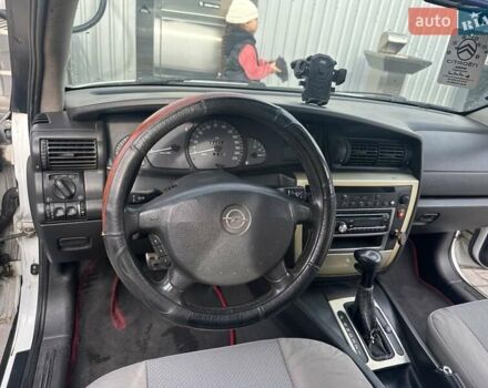 Опель Омега 2001 у Миколаєві на Automoto.ua Білий Опель Омега, об'ємом двигуна 2.5 л та пробігом 285 тис. км за 2700 $, фото 4 на Automoto.ua