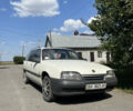 Білий Опель Омега, об'ємом двигуна 2.3 л та пробігом 380 тис. км за 2000 $, фото 1 на Automoto.ua