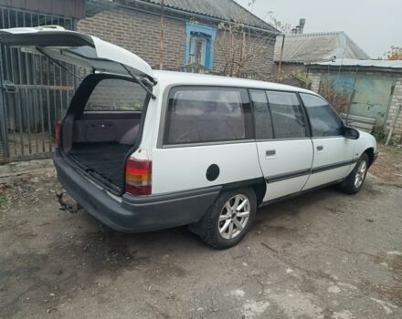 Белый Опель Омега, объемом двигателя 1.8 л и пробегом 350 тыс. км за 1425 $, фото 1 на Automoto.ua