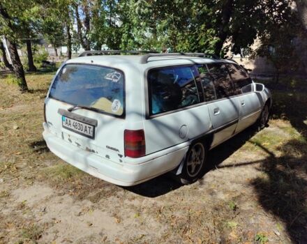 Белый Опель Омега, объемом двигателя 2 л и пробегом 500 тыс. км за 700 $, фото 4 на Automoto.ua