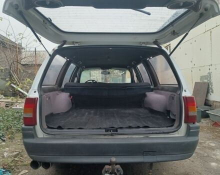 Белый Опель Омега, объемом двигателя 1.8 л и пробегом 350 тыс. км за 1425 $, фото 2 на Automoto.ua