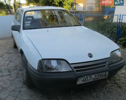 Білий Опель Омега, об'ємом двигуна 2.3 л та пробігом 455 тис. км за 671 $, фото 6 на Automoto.ua
