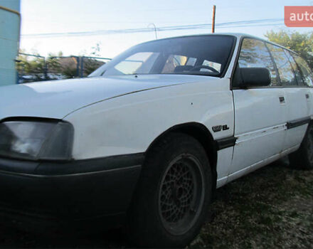 Білий Опель Омега, об'ємом двигуна 2.3 л та пробігом 455 тис. км за 671 $, фото 2 на Automoto.ua