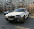 Білий Опель Омега, об'ємом двигуна 2 л та пробігом 300 тис. км за 1000 $, фото 1 на Automoto.ua