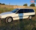 Белый Опель Омега, объемом двигателя 2 л и пробегом 111 тыс. км за 1500 $, фото 1 на Automoto.ua