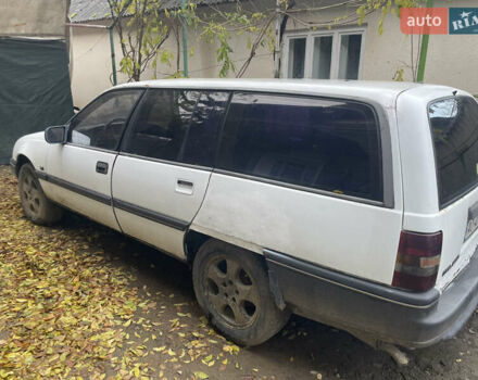 Белый Опель Омега, объемом двигателя 2.26 л и пробегом 300 тыс. км за 1500 $, фото 4 на Automoto.ua