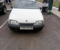 Белый Опель Омега, объемом двигателя 1.8 л и пробегом 306 тыс. км за 1200 $, фото 10 на Automoto.ua