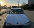 Белый Опель Омега, объемом двигателя 2 л и пробегом 300 тыс. км за 607 $, фото 1 на Automoto.ua