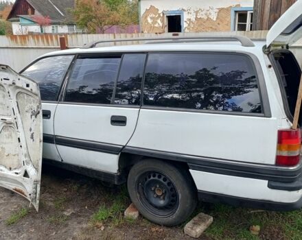 Белый Опель Омега, объемом двигателя 0 л и пробегом 400 тыс. км за 238 $, фото 4 на Automoto.ua