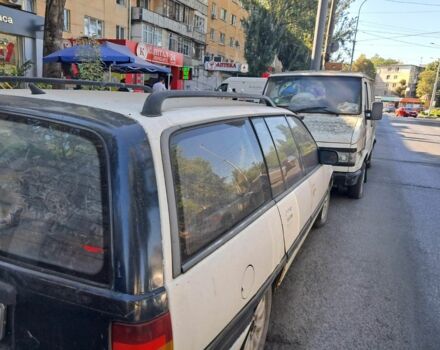 Белый Опель Омега, объемом двигателя 2.3 л и пробегом 489 тыс. км за 1000 $, фото 1 на Automoto.ua