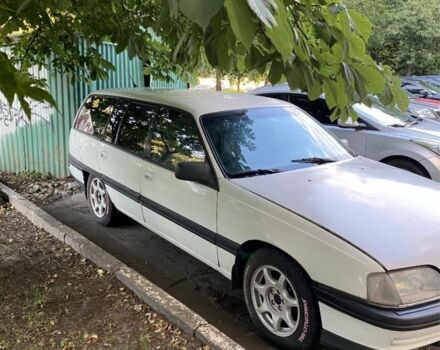 Белый Опель Омега, объемом двигателя 2 л и пробегом 385 тыс. км за 1400 $, фото 3 на Automoto.ua