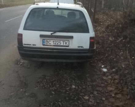 Белый Опель Омега, объемом двигателя 2 л и пробегом 300 тыс. км за 500 $, фото 2 на Automoto.ua