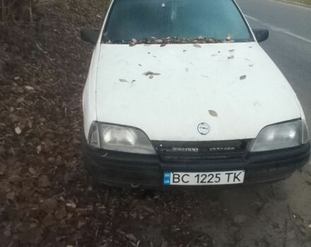 Белый Опель Омега, объемом двигателя 2 л и пробегом 300 тыс. км за 500 $, фото 4 на Automoto.ua