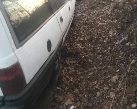 Белый Опель Омега, объемом двигателя 2 л и пробегом 300 тыс. км за 500 $, фото 3 на Automoto.ua