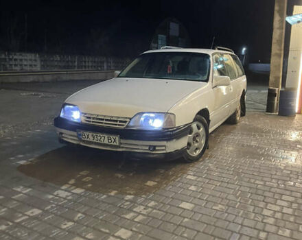 Белый Опель Омега, объемом двигателя 2.4 л и пробегом 300 тыс. км за 699 $, фото 1 на Automoto.ua