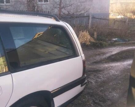 Белый Опель Омега, объемом двигателя 2.4 л и пробегом 370 тыс. км за 1700 $, фото 1 на Automoto.ua