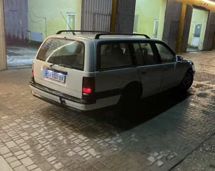 Белый Опель Омега, объемом двигателя 2.4 л и пробегом 300 тыс. км за 699 $, фото 3 на Automoto.ua