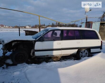 Белый Опель Омега, объемом двигателя 2 л и пробегом 300 тыс. км за 650 $, фото 1 на Automoto.ua