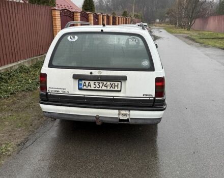 Белый Опель Омега, объемом двигателя 3 л и пробегом 334 тыс. км за 900 $, фото 3 на Automoto.ua