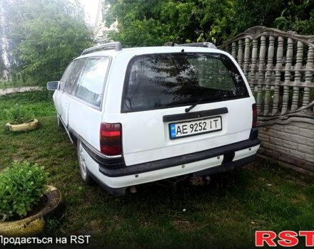 Белый Опель Омега, объемом двигателя 2 л и пробегом 530 тыс. км за 830 $, фото 2 на Automoto.ua