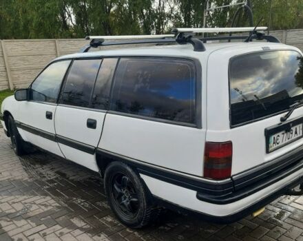 Білий Опель Омега, об'ємом двигуна 2 л та пробігом 245 тис. км за 800 $, фото 2 на Automoto.ua