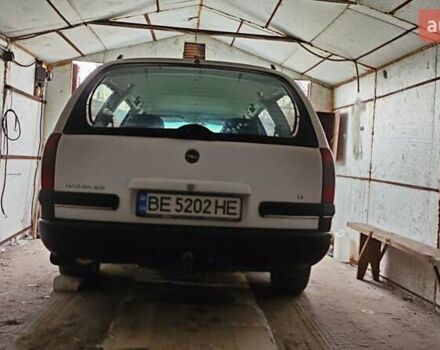 Белый Опель Омега, объемом двигателя 2 л и пробегом 300 тыс. км за 2900 $, фото 2 на Automoto.ua