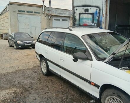 Белый Опель Омега, объемом двигателя 2.5 л и пробегом 300 тыс. км за 1600 $, фото 6 на Automoto.ua