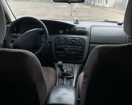 Білий Опель Омега, об'ємом двигуна 2.5 л та пробігом 400 тис. км за 2500 $, фото 3 на Automoto.ua