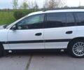 Белый Опель Омега, объемом двигателя 2.2 л и пробегом 382 тыс. км за 2500 $, фото 5 на Automoto.ua