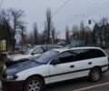 Белый Опель Омега, объемом двигателя 2 л и пробегом 300 тыс. км за 2000 $, фото 1 на Automoto.ua