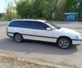 Белый Опель Омега, объемом двигателя 2 л и пробегом 400 тыс. км за 1700 $, фото 1 на Automoto.ua