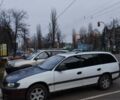 Білий Опель Омега, об'ємом двигуна 2 л та пробігом 300 тис. км за 2000 $, фото 1 на Automoto.ua