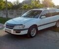 Белый Опель Омега, объемом двигателя 2 л и пробегом 300 тыс. км за 1300 $, фото 1 на Automoto.ua
