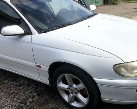 Белый Опель Омега, объемом двигателя 2 л и пробегом 330 тыс. км за 2700 $, фото 5 на Automoto.ua