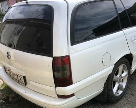Белый Опель Омега, объемом двигателя 2 л и пробегом 330 тыс. км за 2700 $, фото 6 на Automoto.ua