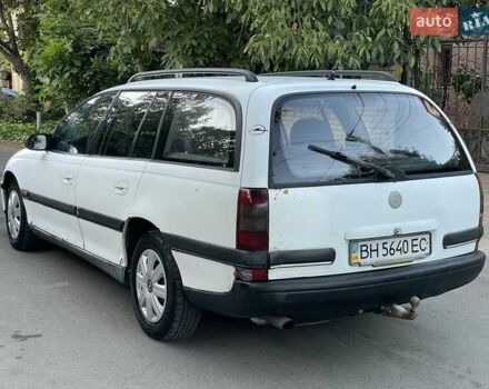 Белый Опель Омега, объемом двигателя 2.5 л и пробегом 250 тыс. км за 1750 $, фото 4 на Automoto.ua