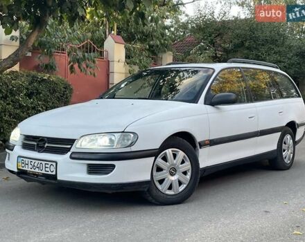 Білий Опель Омега, об'ємом двигуна 2 л та пробігом 200 тис. км за 1900 $, фото 2 на Automoto.ua