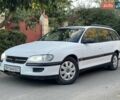 Білий Опель Омега, об'ємом двигуна 2 л та пробігом 200 тис. км за 1900 $, фото 2 на Automoto.ua