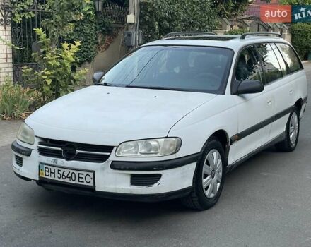 Белый Опель Омега, объемом двигателя 2.5 л и пробегом 250 тыс. км за 1750 $, фото 1 на Automoto.ua