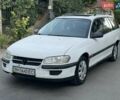 Белый Опель Омега, объемом двигателя 2.5 л и пробегом 250 тыс. км за 1750 $, фото 1 на Automoto.ua