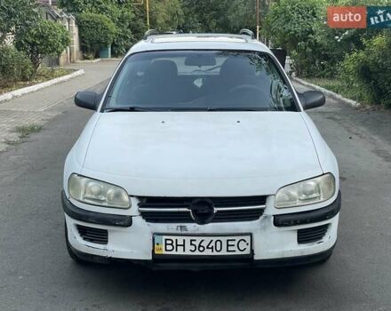 Белый Опель Омега, объемом двигателя 2.5 л и пробегом 250 тыс. км за 1750 $, фото 2 на Automoto.ua