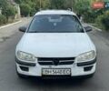 Белый Опель Омега, объемом двигателя 2.5 л и пробегом 250 тыс. км за 1750 $, фото 2 на Automoto.ua