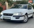 Білий Опель Омега, об'ємом двигуна 2 л та пробігом 200 тис. км за 1900 $, фото 1 на Automoto.ua