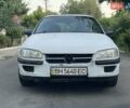 Белый Опель Омега, объемом двигателя 2.5 л и пробегом 250 тыс. км за 1750 $, фото 1 на Automoto.ua