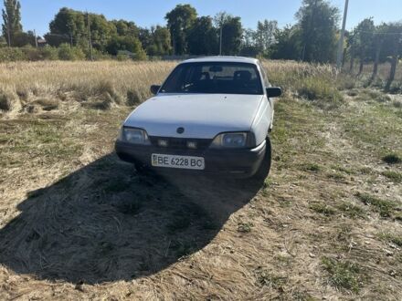 Опель Омега 1986 у Чернігові на Automoto.ua Білий Опель Омега, об'ємом двигуна 2 л та пробігом 250 тис. км за 800 $, фото 1 на Automoto.ua