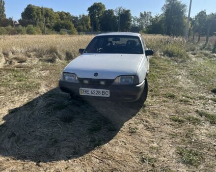 Білий Опель Омега, об'ємом двигуна 2 л та пробігом 250 тис. км за 800 $, фото 1 на Automoto.ua