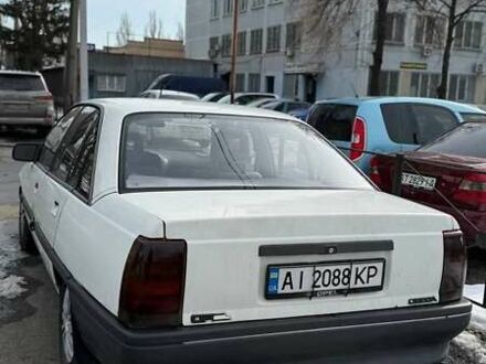 Белый Опель Омега, объемом двигателя 1.8 л и пробегом 510 тыс. км за 1100 $, фото 1 на Automoto.ua