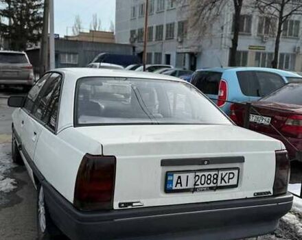 Белый Опель Омега, объемом двигателя 1.8 л и пробегом 510 тыс. км за 1100 $, фото 1 на Automoto.ua